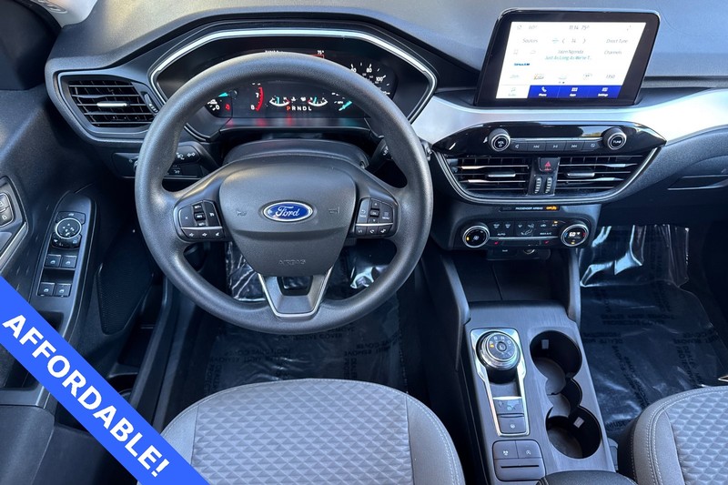 Ford Escape Vehicle Full-screen Gallery Image 15