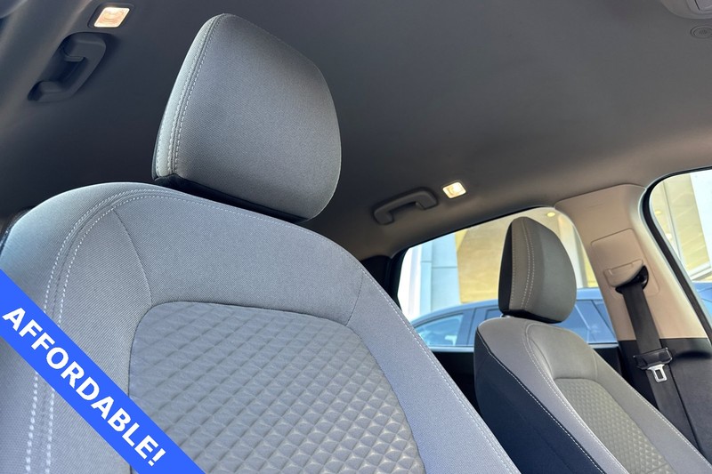 Ford Escape Vehicle Full-screen Gallery Image 18