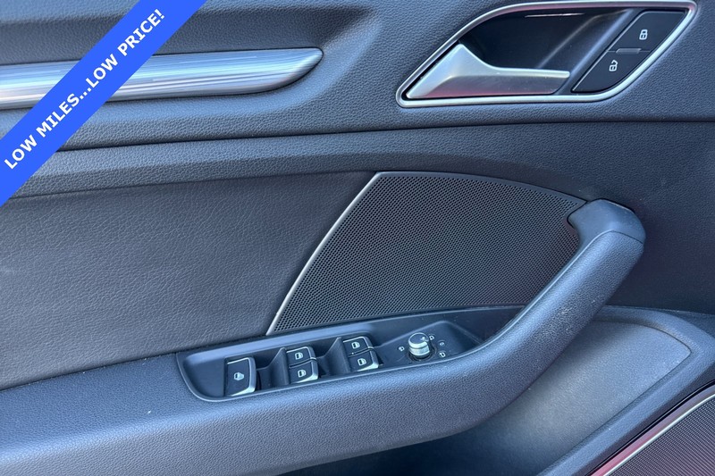 Audi A3 Vehicle Full-screen Gallery Image 11