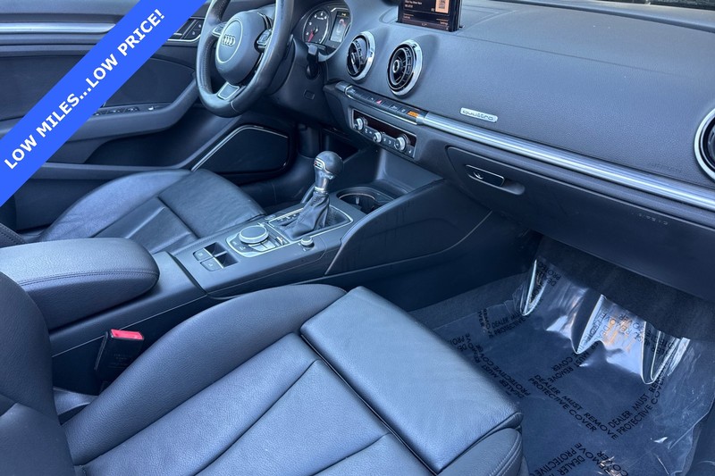 Audi A3 Vehicle Full-screen Gallery Image 15