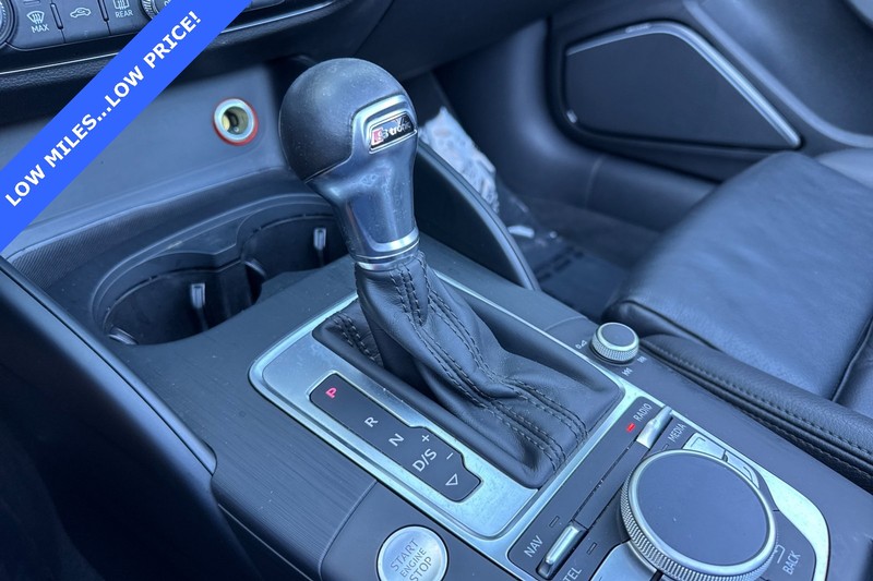 Audi A3 Vehicle Full-screen Gallery Image 21