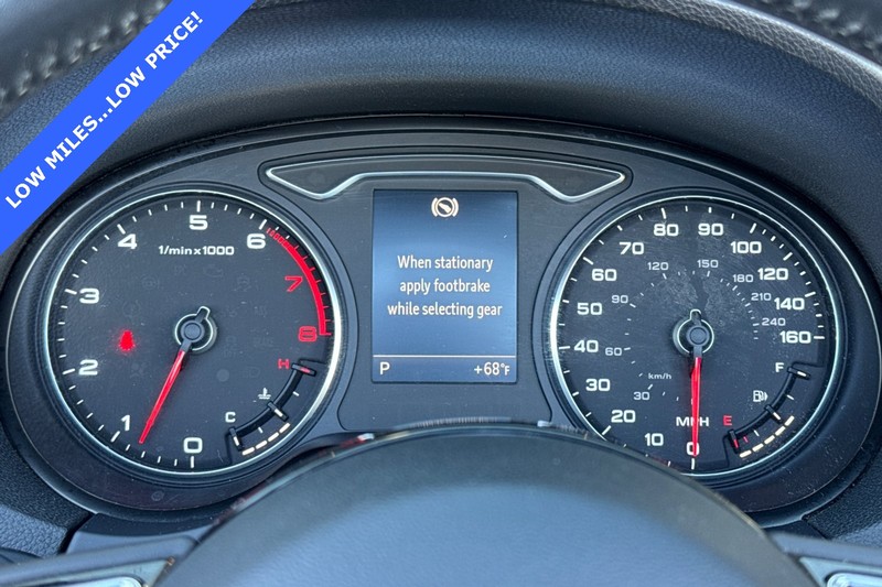 Audi A3 Vehicle Full-screen Gallery Image 24