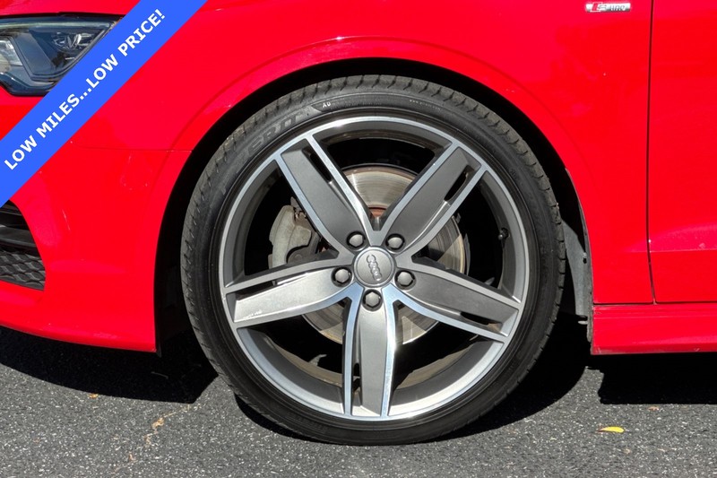 Audi A3 Vehicle Full-screen Gallery Image 26
