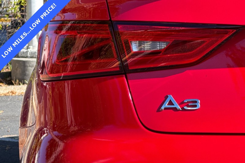 Audi A3 Vehicle Full-screen Gallery Image 27