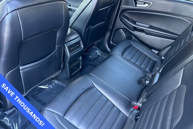 Ford Edge Vehicle Full-screen Gallery Image 13