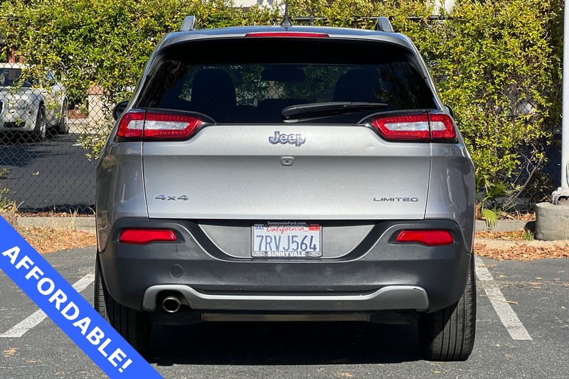 Jeep Cherokee Vehicle Full-screen Gallery Image 05