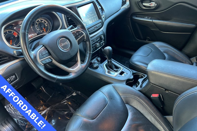 Jeep Cherokee Vehicle Full-screen Gallery Image 11
