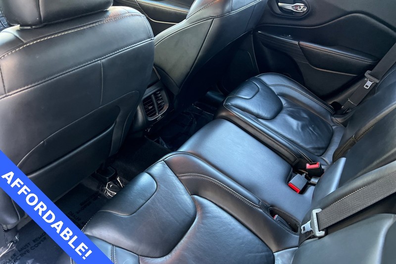 Jeep Cherokee Vehicle Full-screen Gallery Image 13