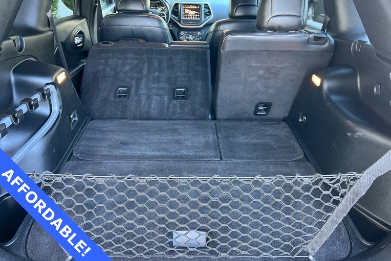Jeep Cherokee Vehicle Full-screen Gallery Image 16