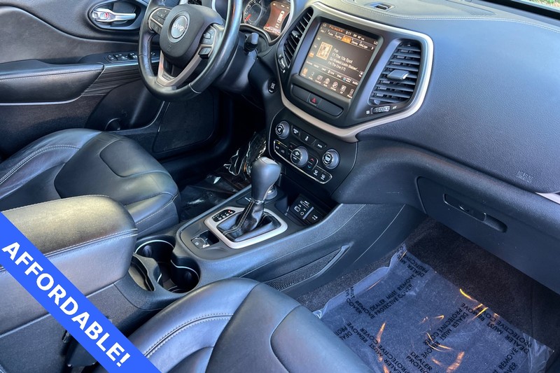 Jeep Cherokee Vehicle Full-screen Gallery Image 17