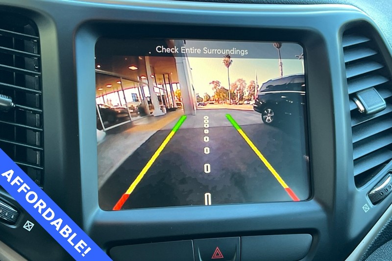 Jeep Cherokee Vehicle Full-screen Gallery Image 20