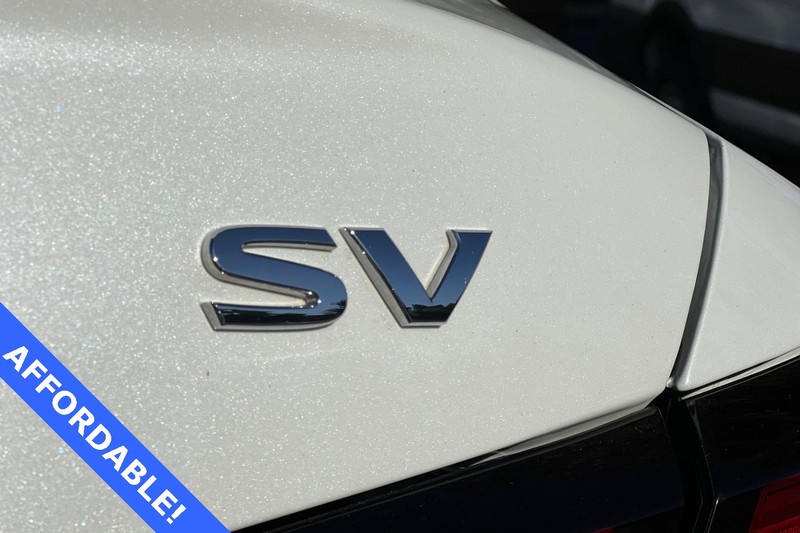 Nissan Altima Vehicle Full-screen Gallery Image 27