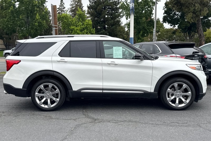 Ford Explorer Vehicle Full-screen Gallery Image 03
