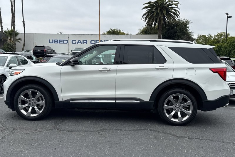 Ford Explorer Vehicle Full-screen Gallery Image 08