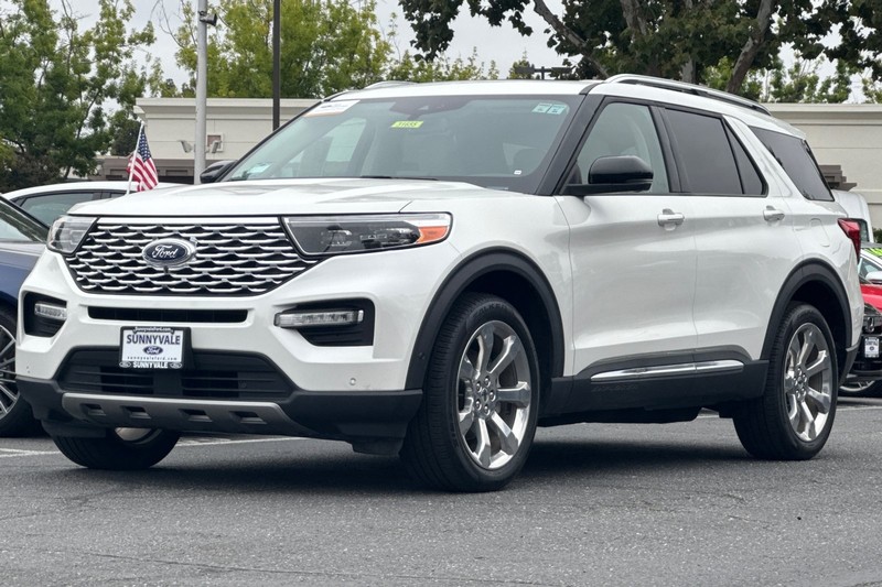 Ford Explorer Vehicle Full-screen Gallery Image 09