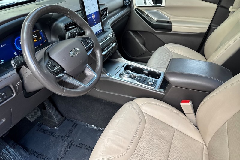 Ford Explorer Vehicle Full-screen Gallery Image 11