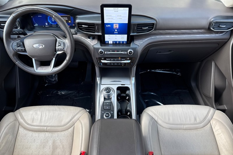 Ford Explorer Vehicle Full-screen Gallery Image 14