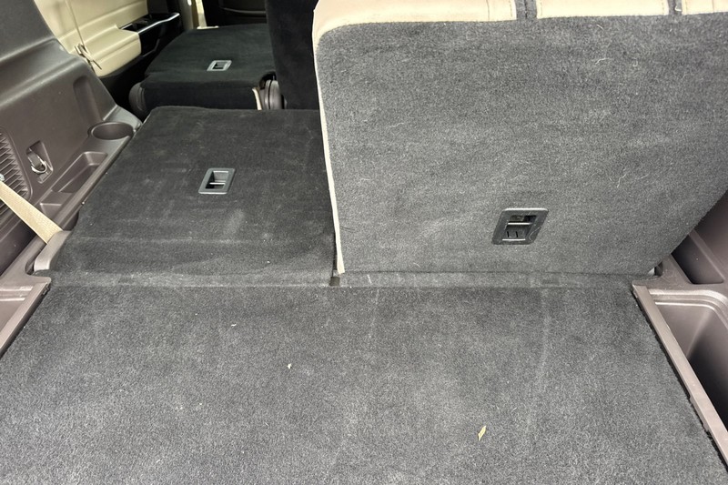 Ford Explorer Vehicle Full-screen Gallery Image 17