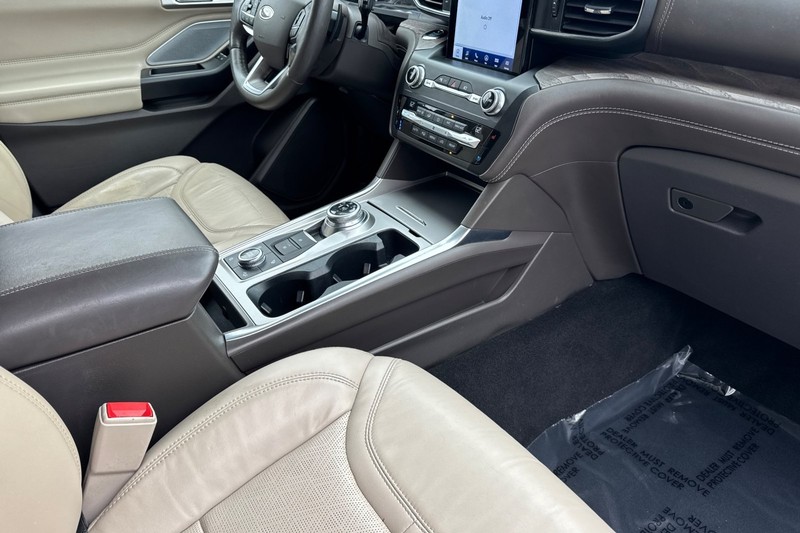 Ford Explorer Vehicle Full-screen Gallery Image 18