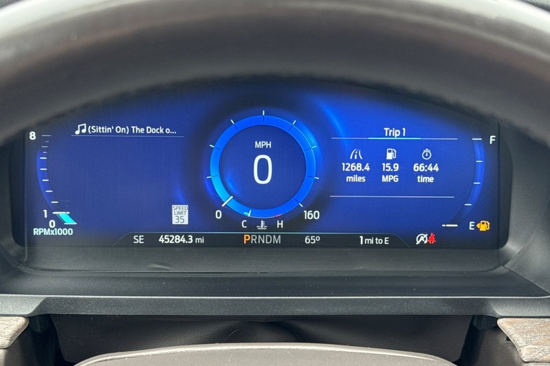 Ford Explorer Vehicle Full-screen Gallery Image 27