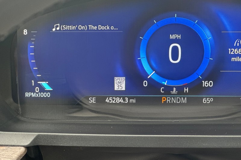 Ford Explorer Vehicle Full-screen Gallery Image 28