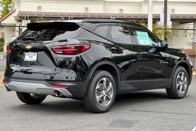 Chevrolet Blazer Vehicle Full-screen Gallery Image 04