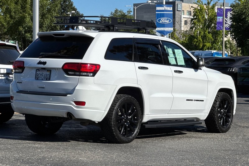 Jeep Grand Cherokee Vehicle Full-screen Gallery Image 04