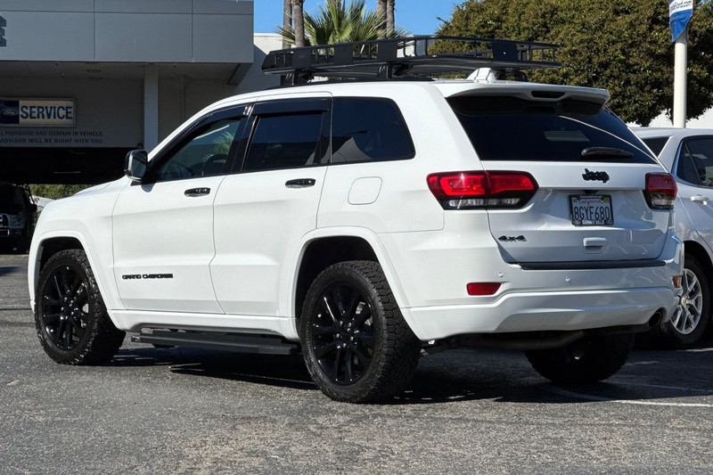 Jeep Grand Cherokee Vehicle Full-screen Gallery Image 06