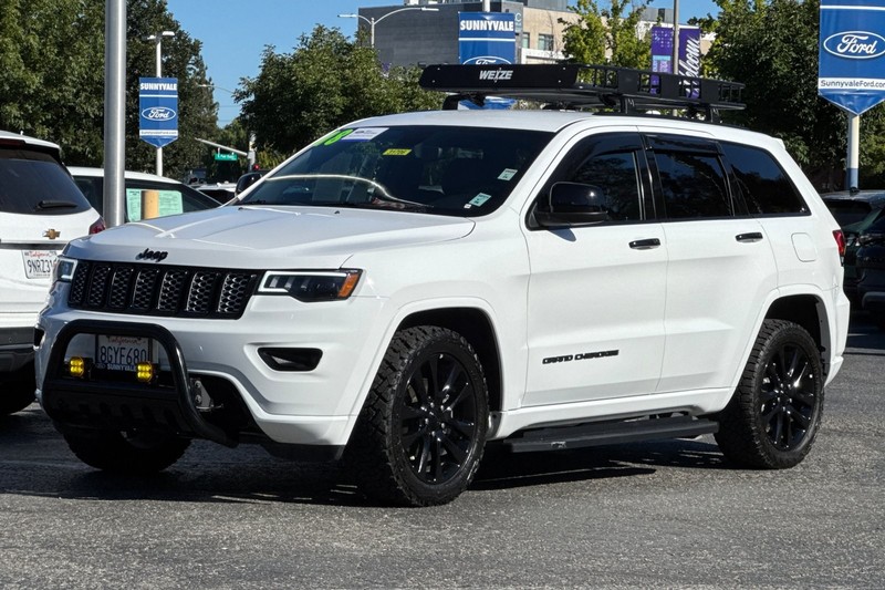 Jeep Grand Cherokee Vehicle Full-screen Gallery Image 09