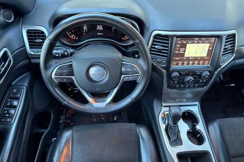 Jeep Grand Cherokee Vehicle Full-screen Gallery Image 15