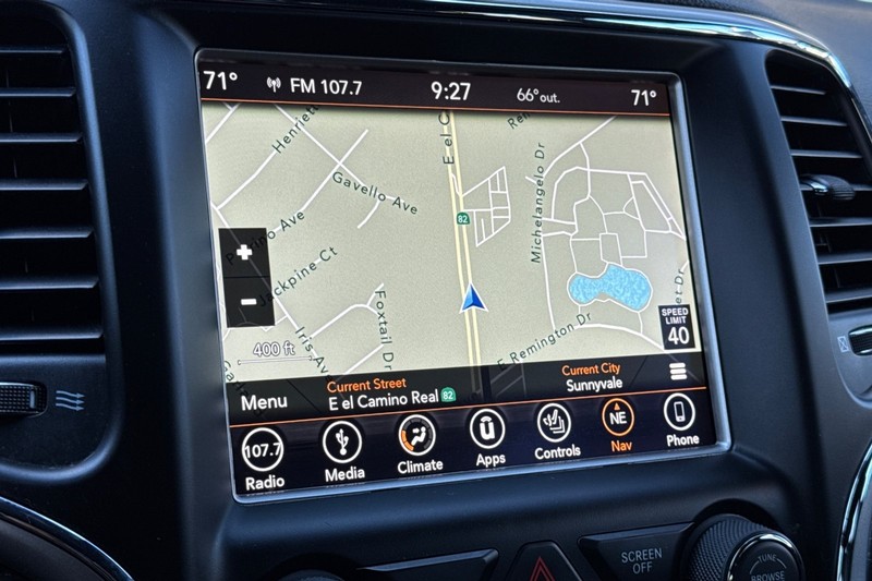 Jeep Grand Cherokee Vehicle Full-screen Gallery Image 20