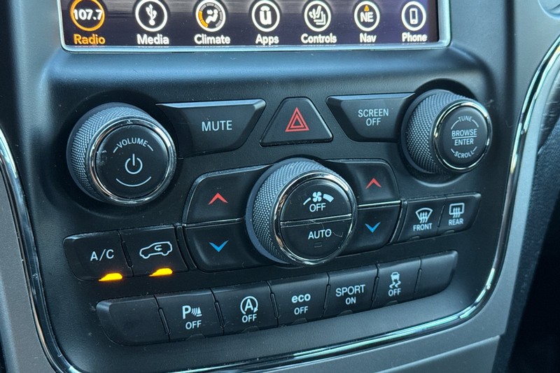 Jeep Grand Cherokee Vehicle Full-screen Gallery Image 22