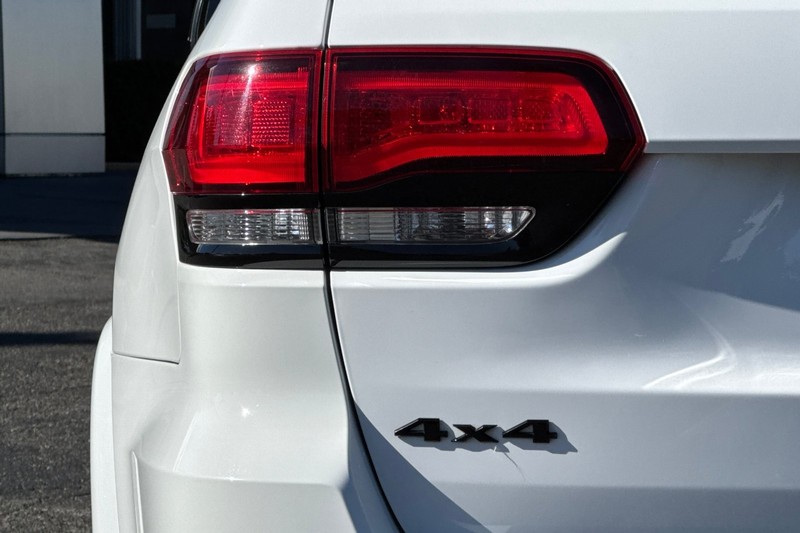 Jeep Grand Cherokee Vehicle Full-screen Gallery Image 28