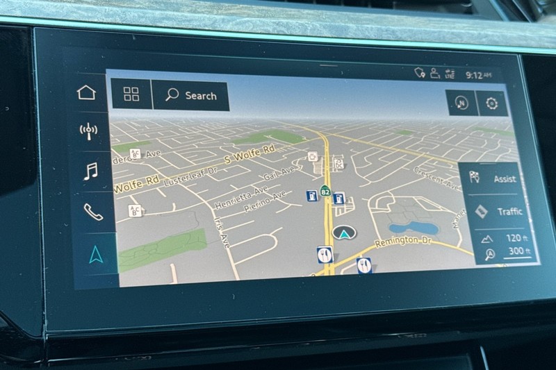 Audi e-tron Vehicle Full-screen Gallery Image 19