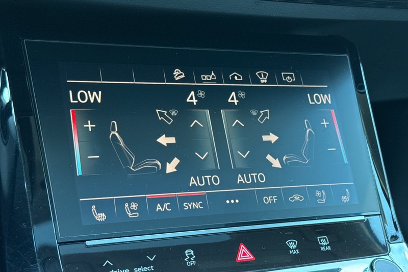 Audi e-tron Vehicle Full-screen Gallery Image 21