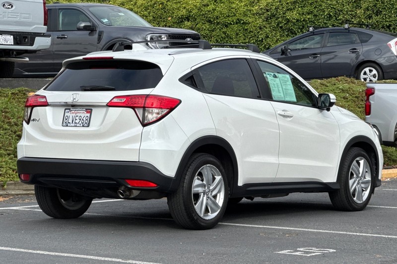 Honda HR-V Vehicle Full-screen Gallery Image 04