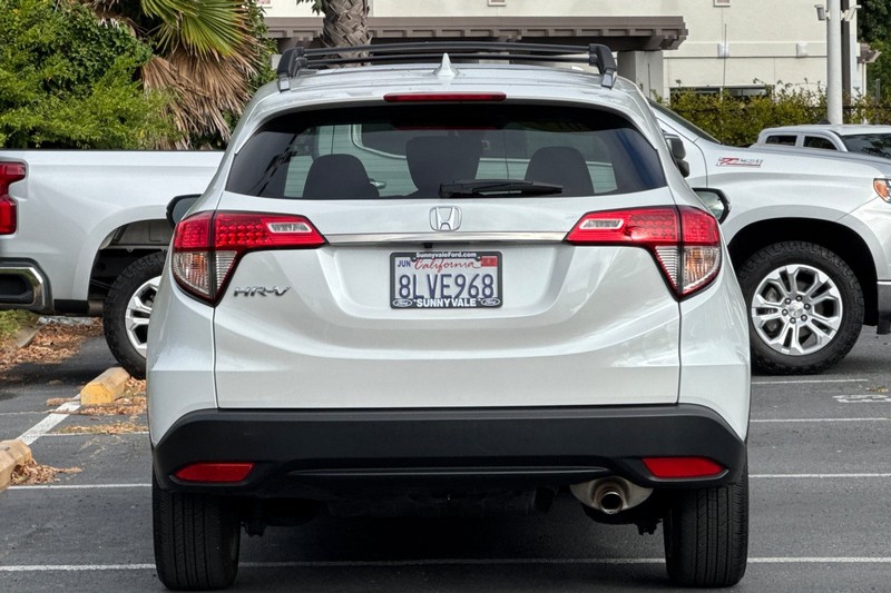Honda HR-V Vehicle Full-screen Gallery Image 05