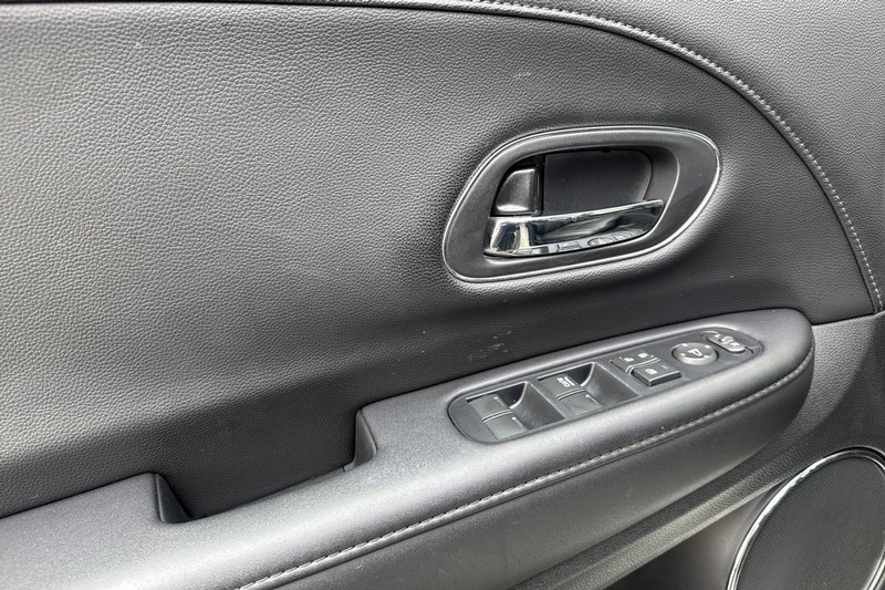 Honda HR-V Vehicle Full-screen Gallery Image 11