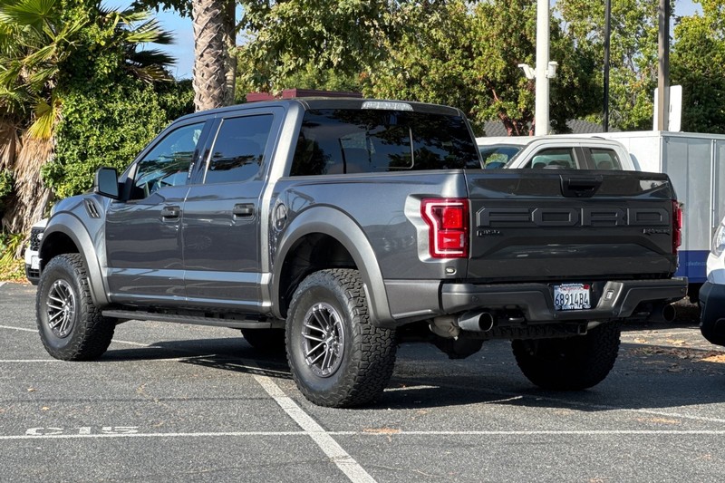 Ford F-150 Vehicle Full-screen Gallery Image 06