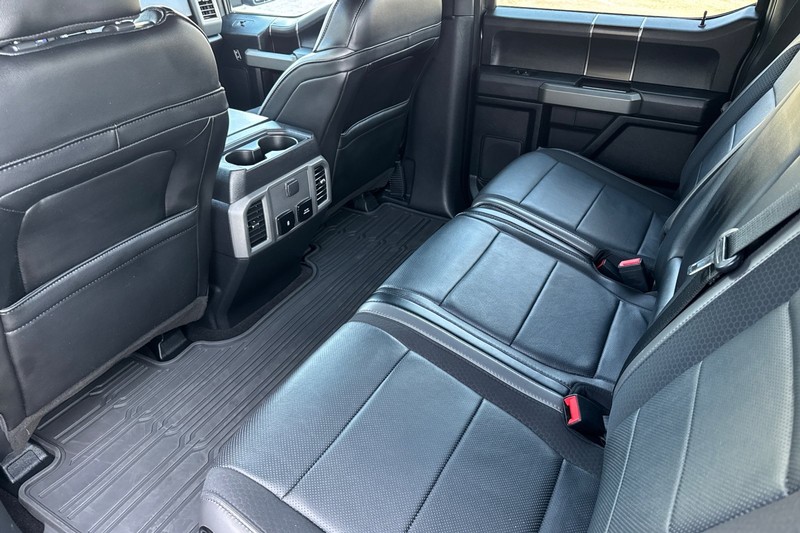 Ford F-150 Vehicle Full-screen Gallery Image 13