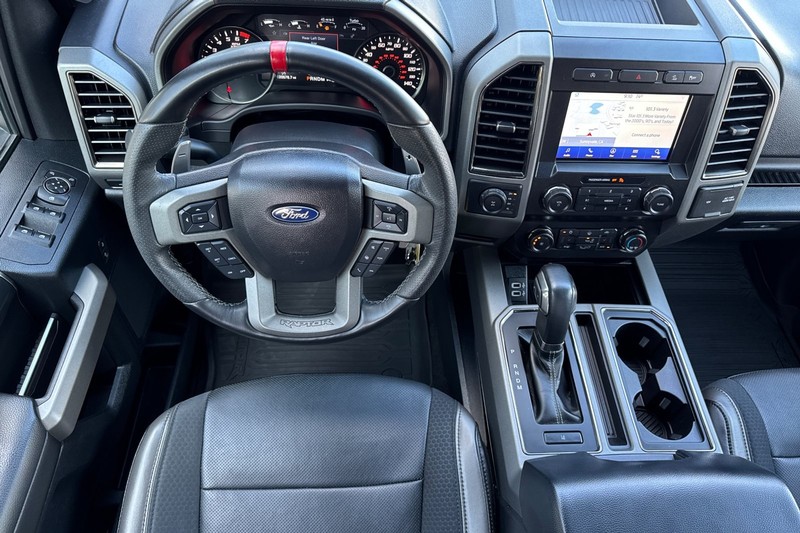Ford F-150 Vehicle Full-screen Gallery Image 15
