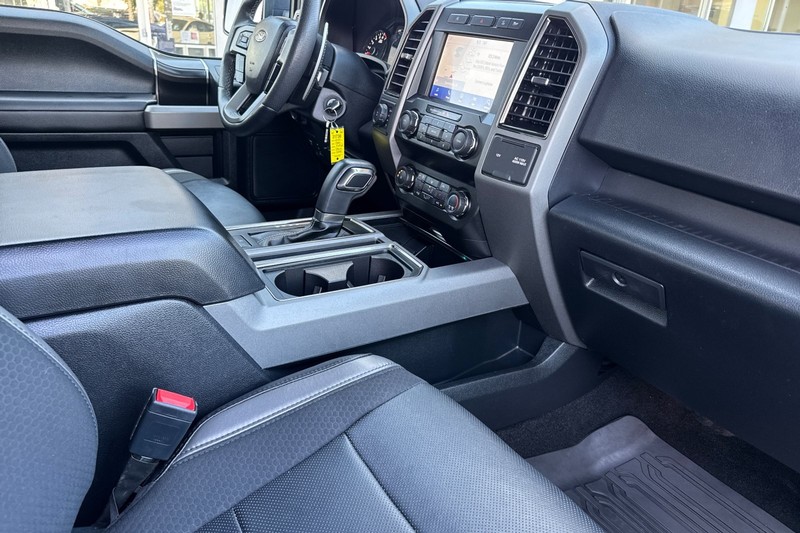 Ford F-150 Vehicle Full-screen Gallery Image 16