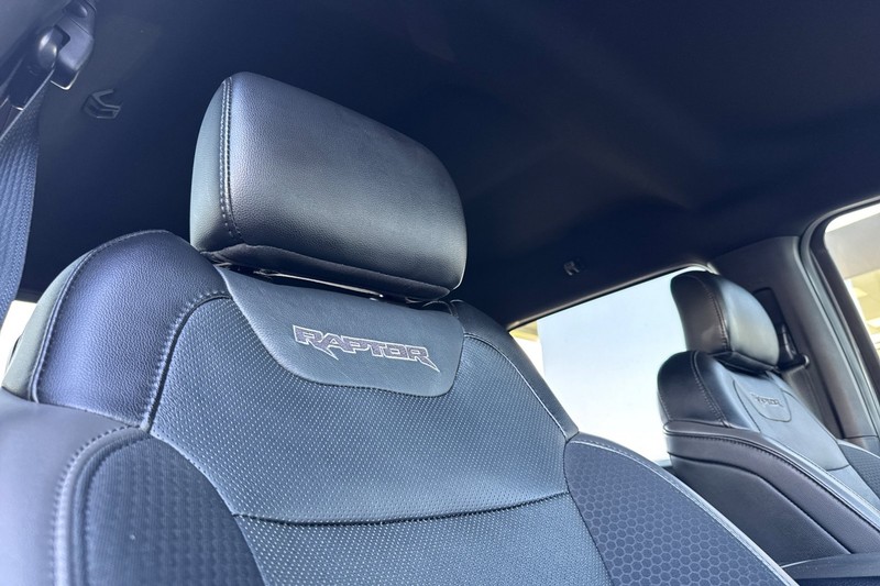 Ford F-150 Vehicle Full-screen Gallery Image 17