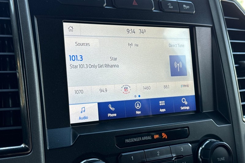 Ford F-150 Vehicle Full-screen Gallery Image 18