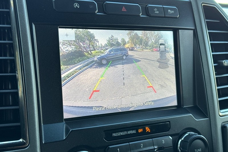 Ford F-150 Vehicle Full-screen Gallery Image 20