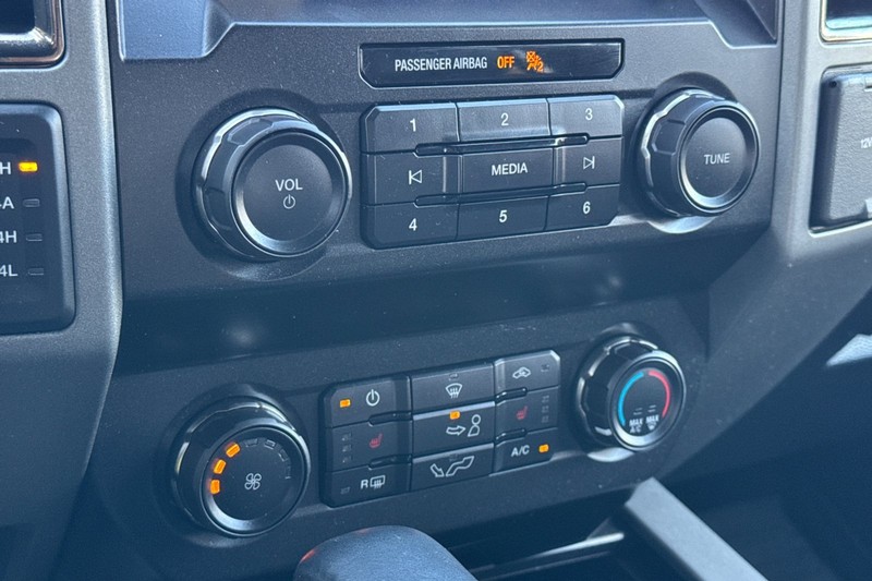 Ford F-150 Vehicle Full-screen Gallery Image 21