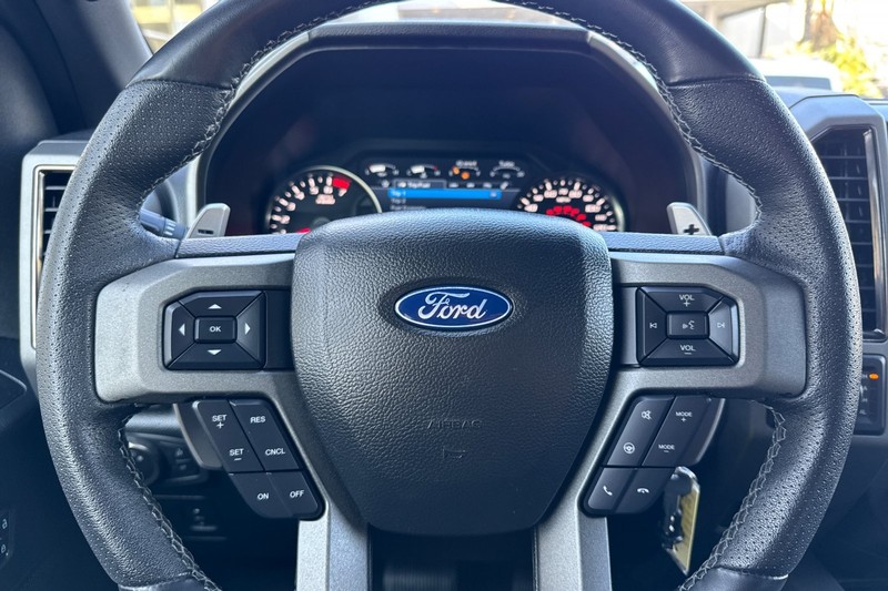 Ford F-150 Vehicle Full-screen Gallery Image 23