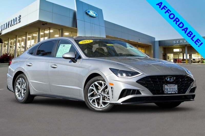 Hyundai Sonata Vehicle Full-screen Gallery Image 02
