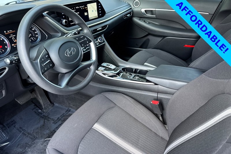Hyundai Sonata Vehicle Full-screen Gallery Image 10