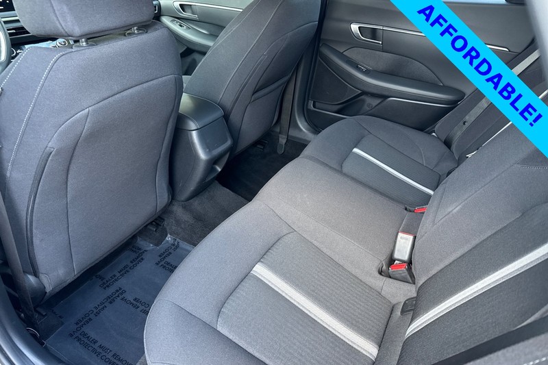 Hyundai Sonata Vehicle Full-screen Gallery Image 12